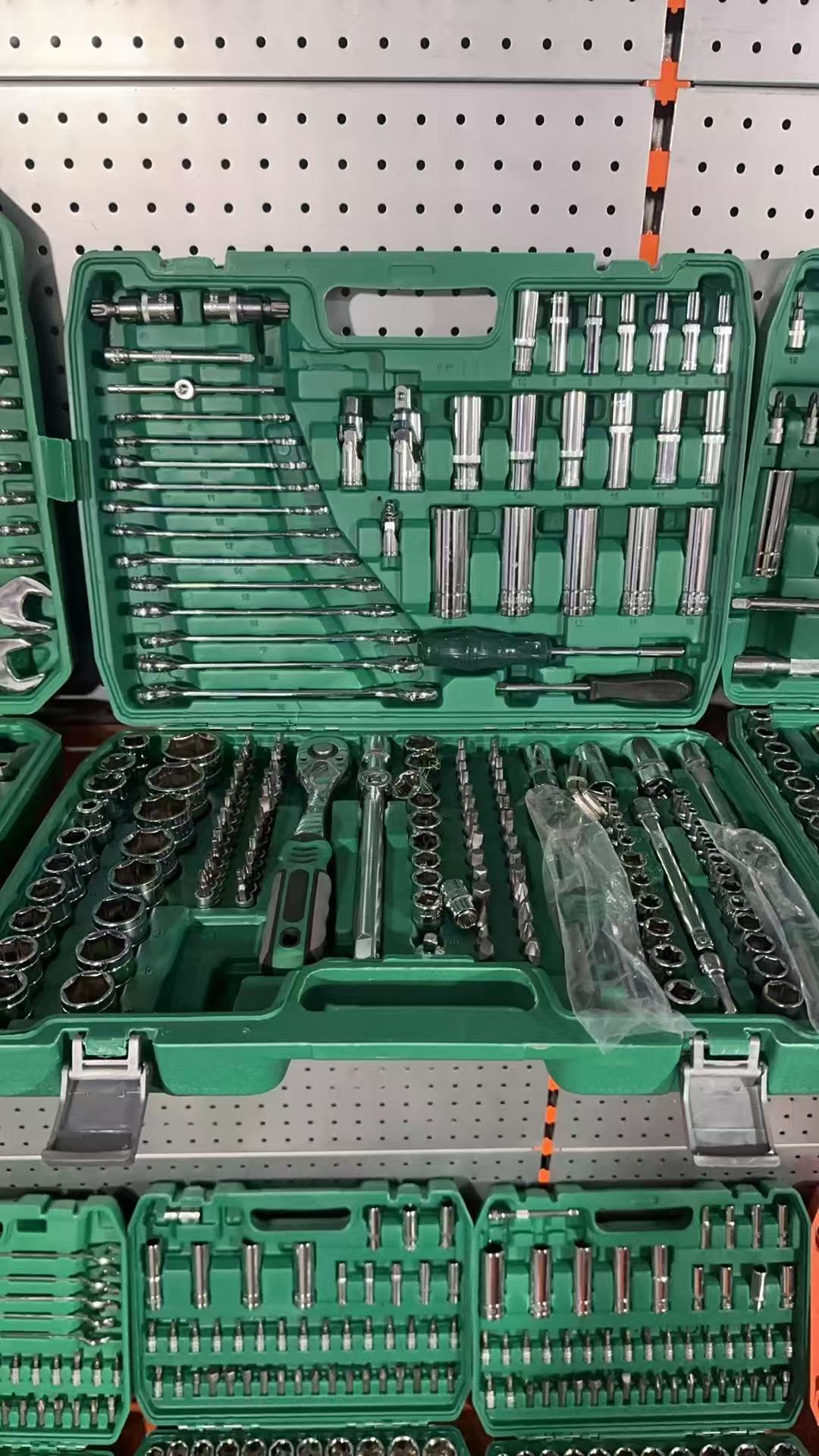 216-Piece DIY Auto Repair Tool - Gardening Tools Kit review and price